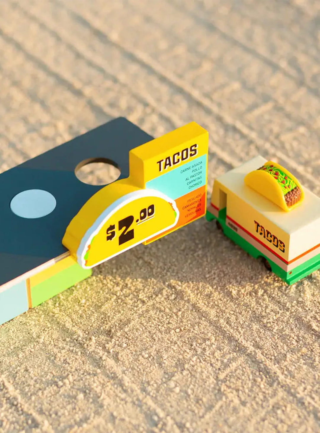 Roadside Shack Candylab, restaurant miniature en bois dédié à la street food. taco