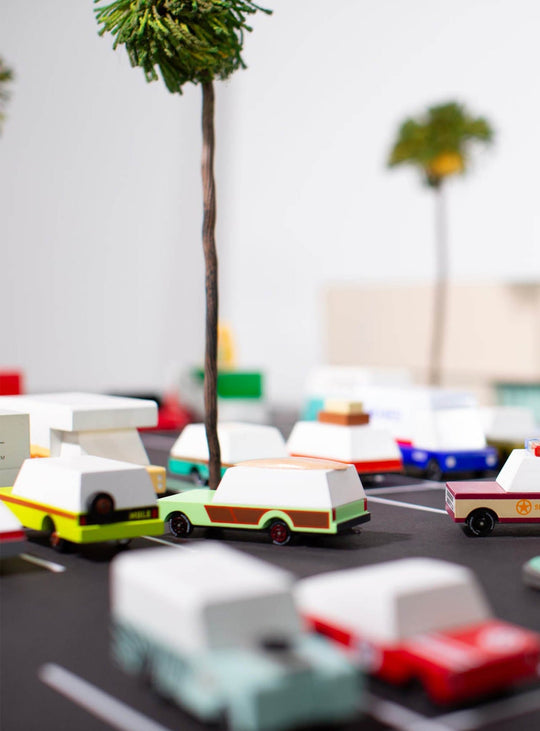 Surf Wagon Candylab, voiture en bois rétro inspirée de l’esprit californien.