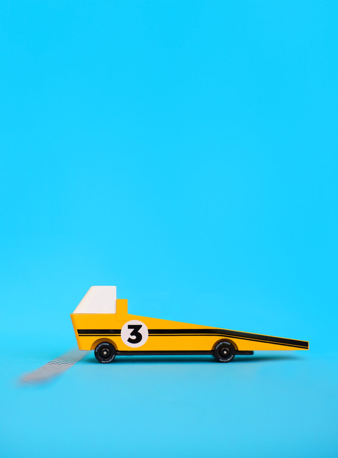 Tow Racer Candylab, camion magnétique pour missions mécaniques passionnantes.