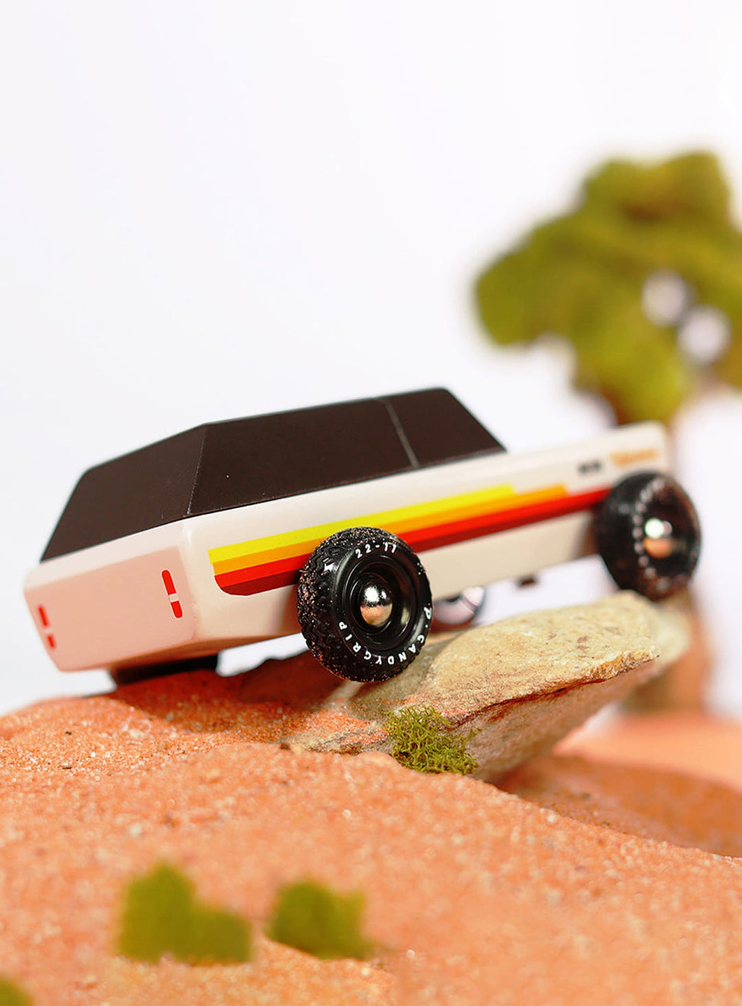 Candylab Wanderer, véhicule en bois massif pour petits explorateurs.