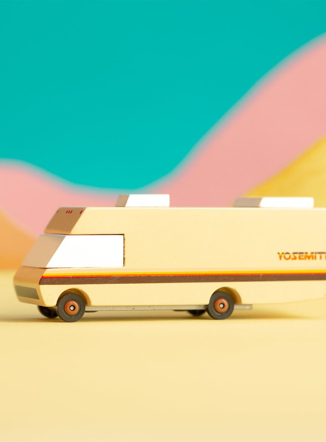 Yosemite Candylab, design vintage évoquant l’âme du vieux camping américain.