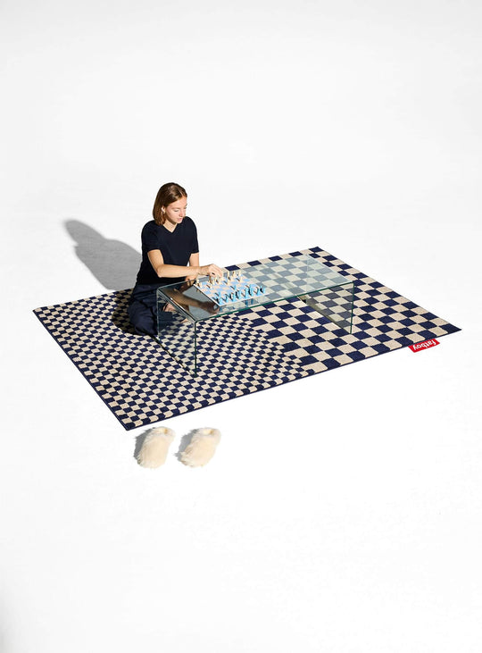 Tapis décoratif Fatboy Square Affair : contraste équilibré et style contemporain affirmé.