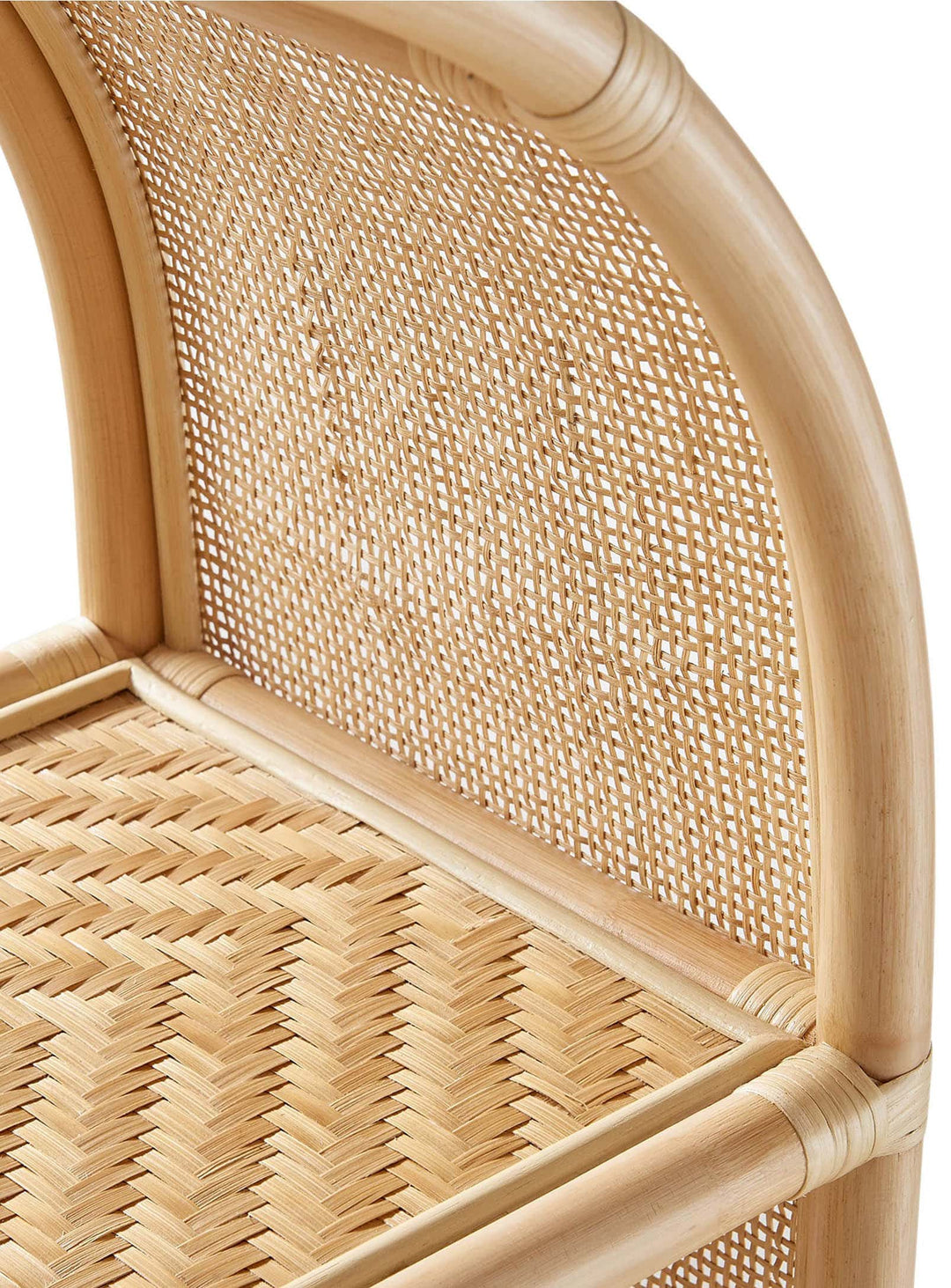 Bibliothèque arquée Celeste : rangement élégant et ambiance apaisante. Naturel.