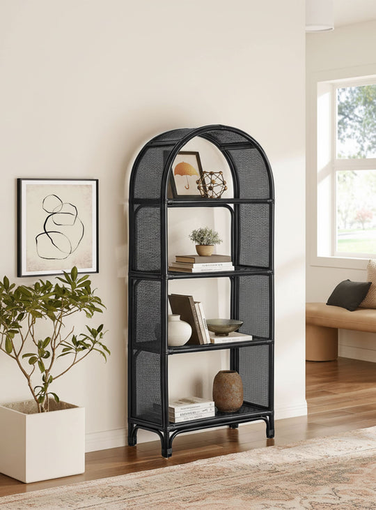 Bibliothèque arquée Celeste : design bois et rotin, charme naturel et légèreté. Noir.