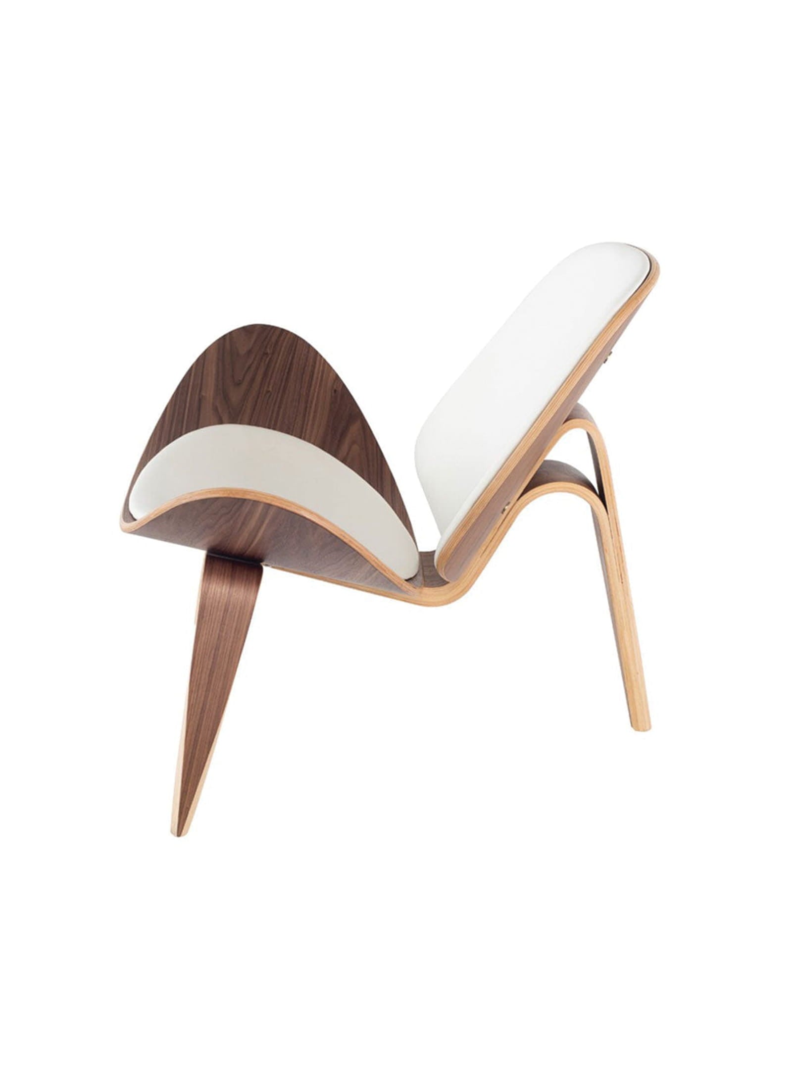 CH07 Shell: Curved armchair in wood and leather – Nüspace