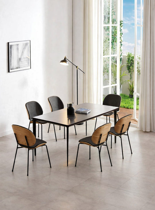 Table à dîner Chicago avec plateau en pierre et base en aluminium, design élégant et robuste.