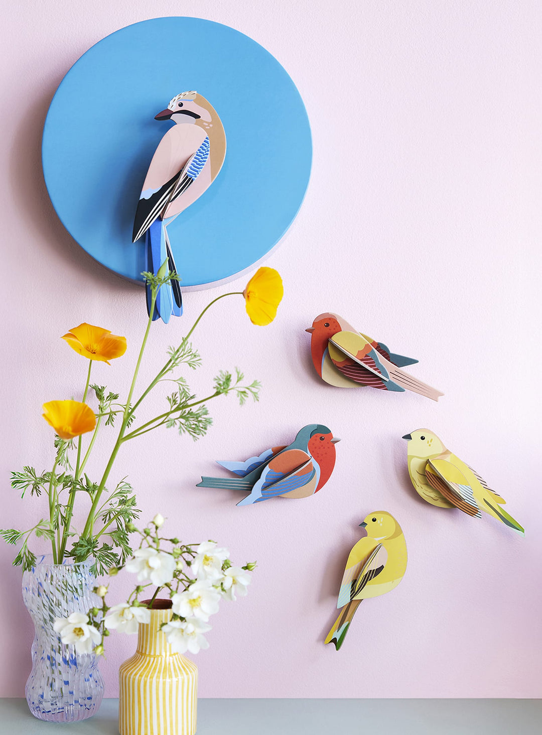 Le Bruant jaune : oiseau durable, coloré et plein de vie par Studio Roof.