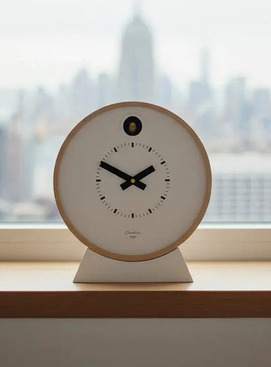 Horloge coucou Cloudnola Dot : une pièce décorative moderne qui revisite le charme du coucou traditionnel.