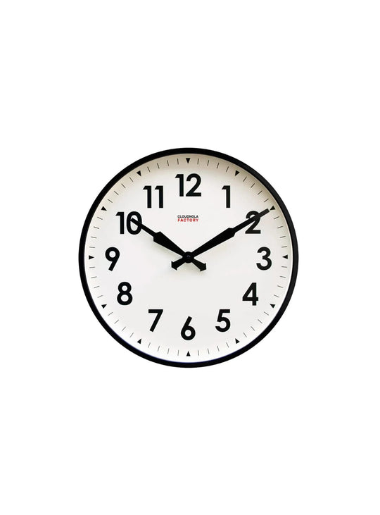 Horloge murale Cloudnola Factory : un modèle 45 cm au style industriel vintage et au mouvement quartz silencieux.