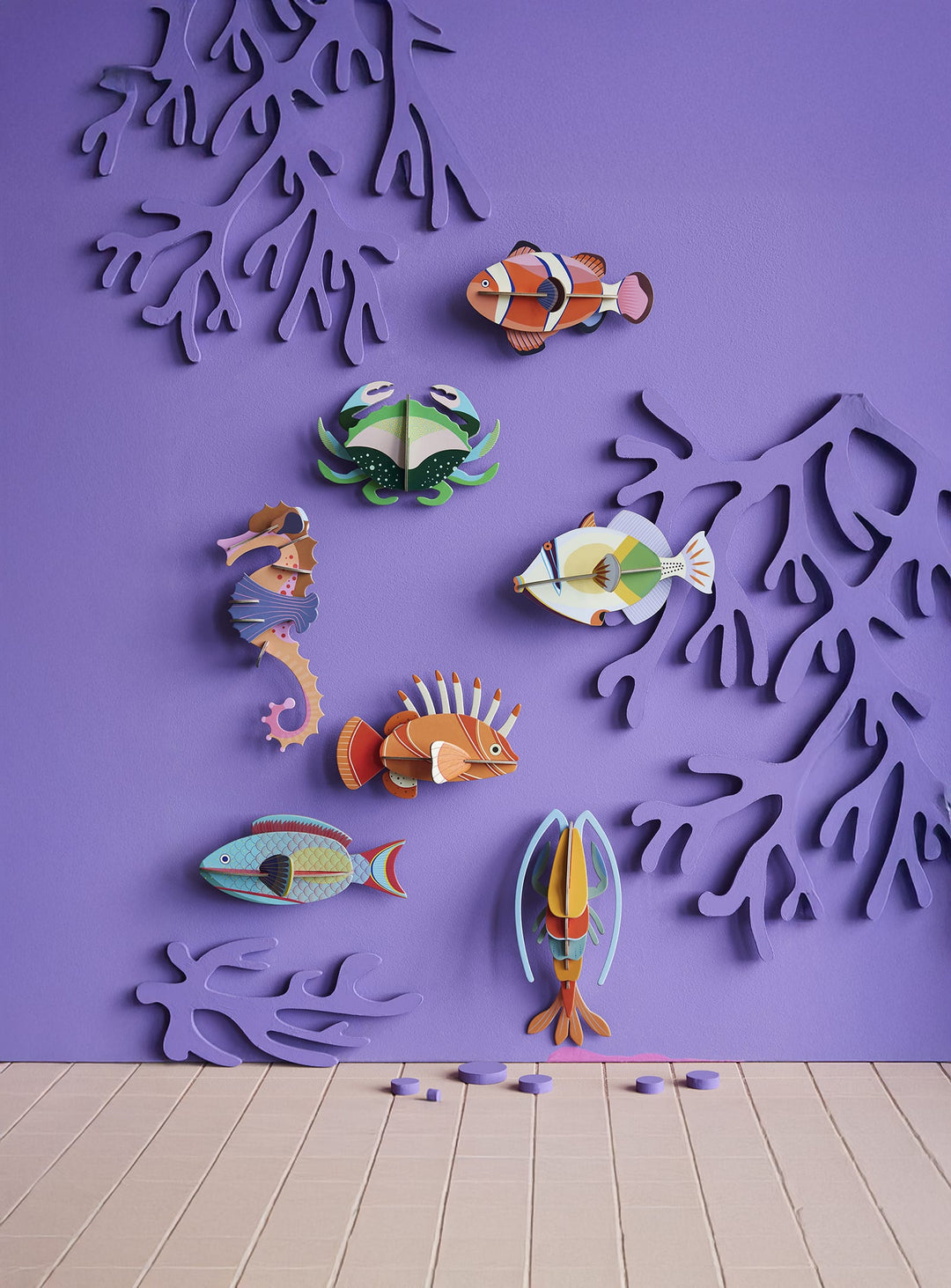 Poisson mural 3D Poisson-clown Studio Roof, un animal marin graphique au design contemporain.