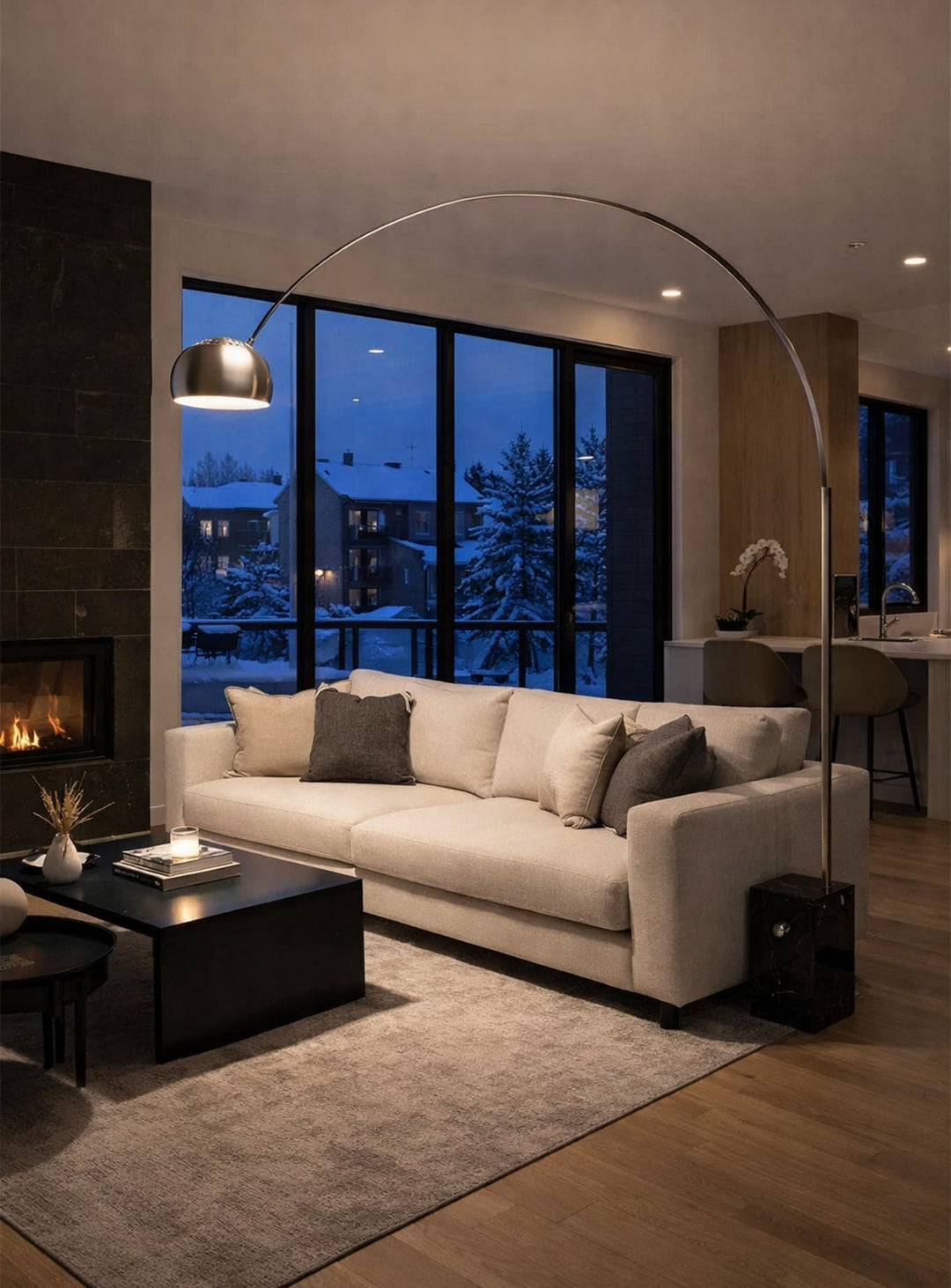 Lampe sur pied Cora, design iconique et présence sculpturale. noir