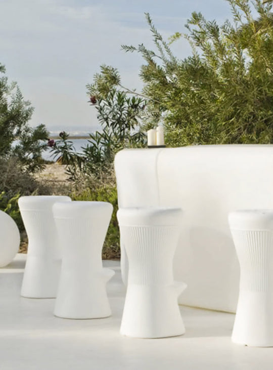 Tabouret de bar Corfu Newgarden : tabouret design, idéal pour terrasse ou jardin.