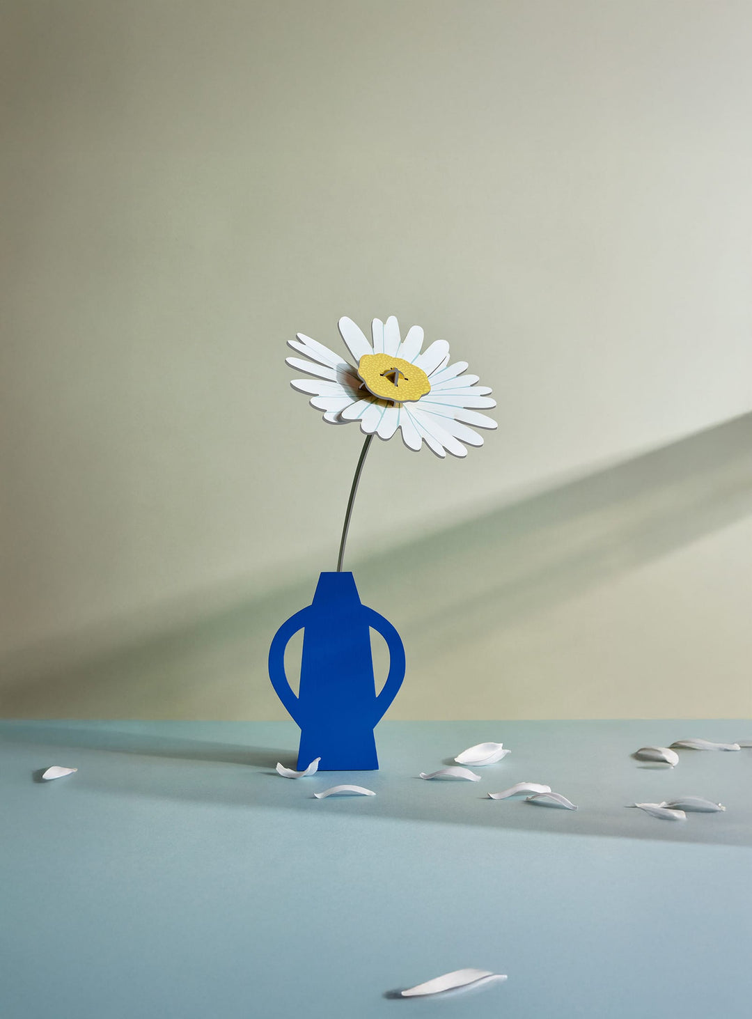 Fleur décorative Marguerite Studio ROOF : une marguerite en papier 3D pleine de charme.