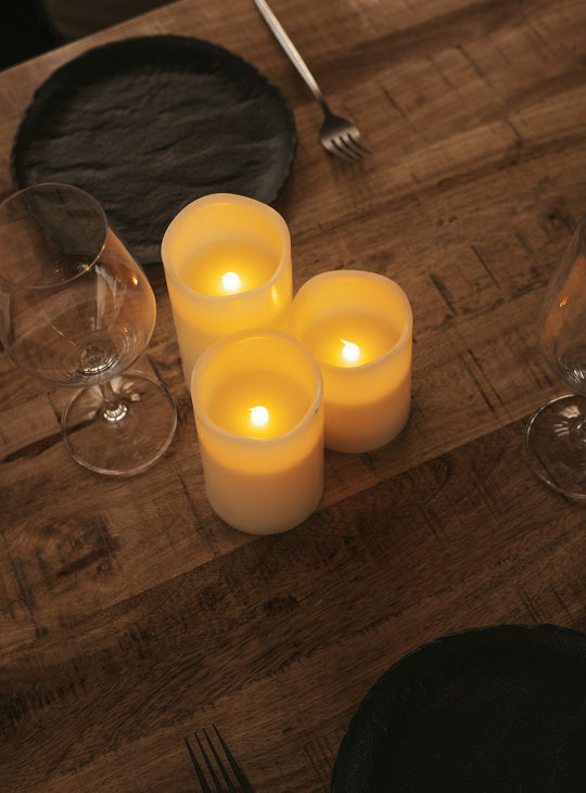 Lot de 3 bougies sans flamme Dolo Newgarden : bougies LED, effet réaliste et pratique.