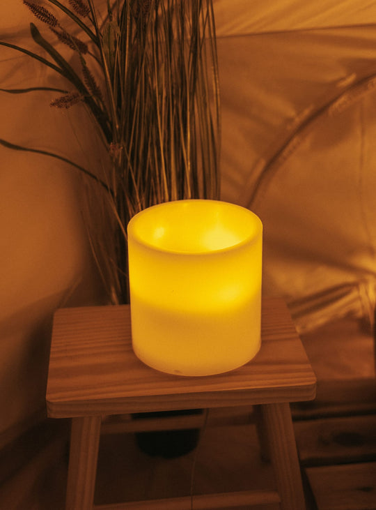 Bougie sans flamme Dolo 3 mèches Newgarden : bougie design, lumière intime.