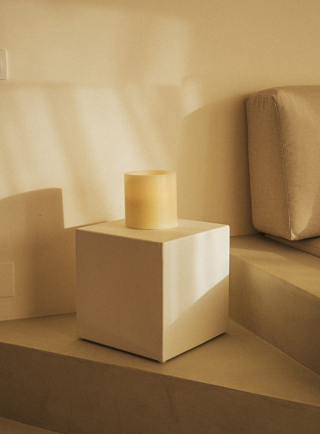 Bougie sans flamme Dolo 3 mèches Newgarden : bougie moderne, ambiance chaleureuse.