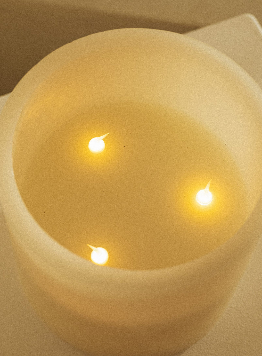 Bougie sans flamme Dolo 3 mèches Newgarden : bougie LED, effet réaliste et sécurisé.
