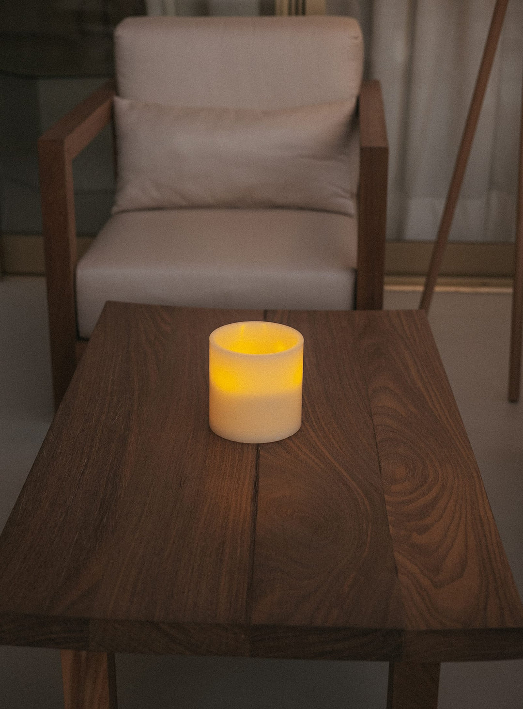 Bougie sans flamme Dolo 3 mèches Newgarden : bougie LED, lumière douce et élégante.