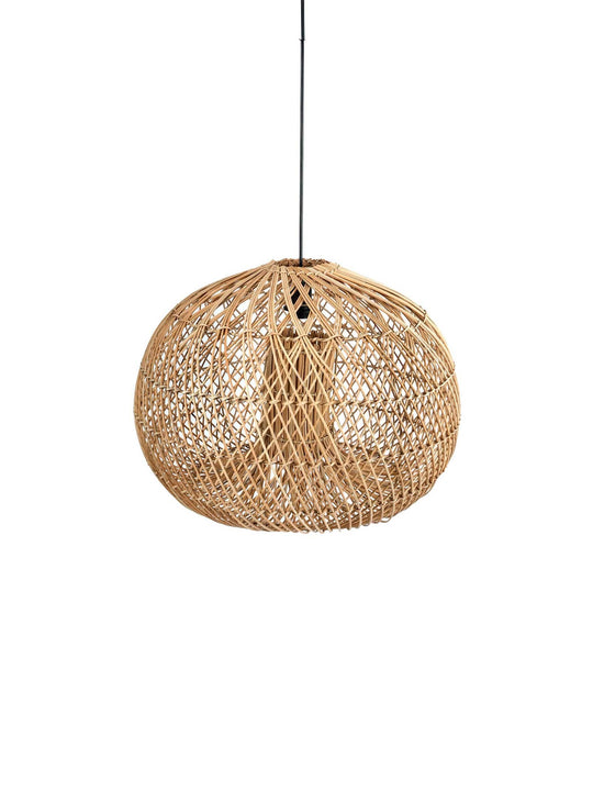 La lampe suspendue Dome Large apporte élégance et ambiance douce à votre intérieur.