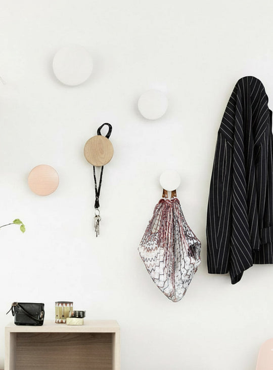 Patères Dots, crochets muraux ludiques au design sculptural.