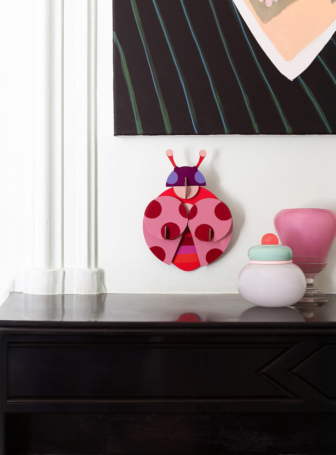 Dotted Lady de Studio Roof : insecte 3D coloré et écologique, plein de fantaisie.