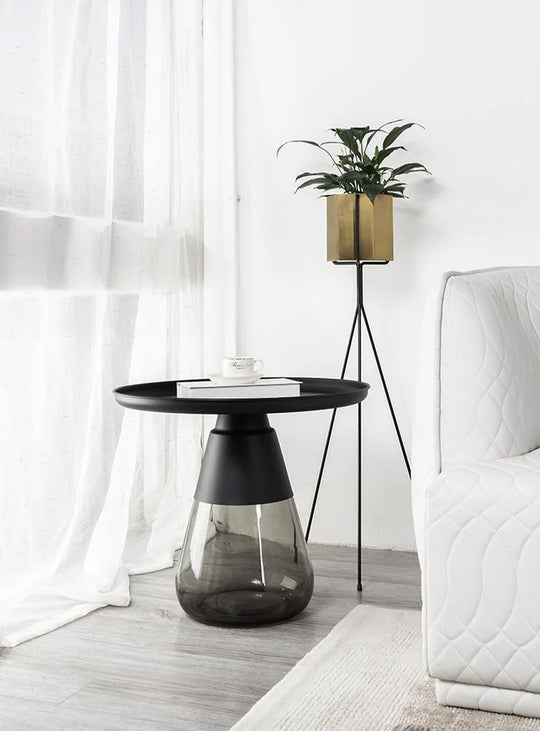 Table d’appoint Duverre en verre fumé soufflé, élégante et artistique.