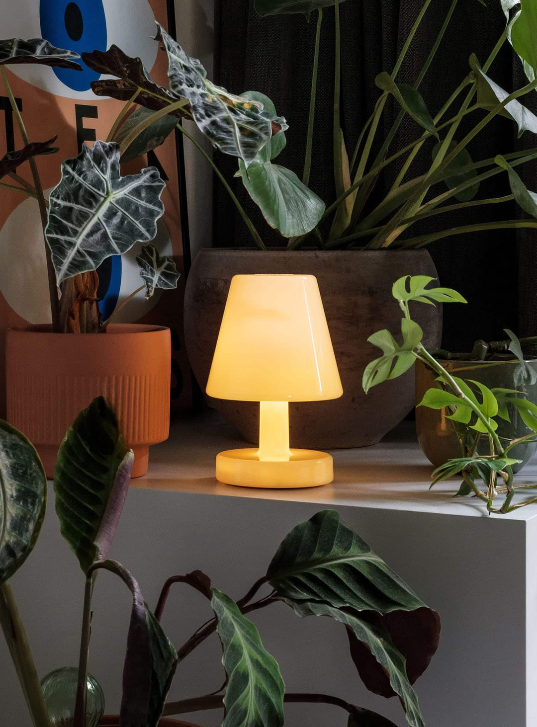 Lampe de table sans fil Fatboy Edison the Ambiance : éclairage LED chaud et design compact pour une ambiance cosy. jaune