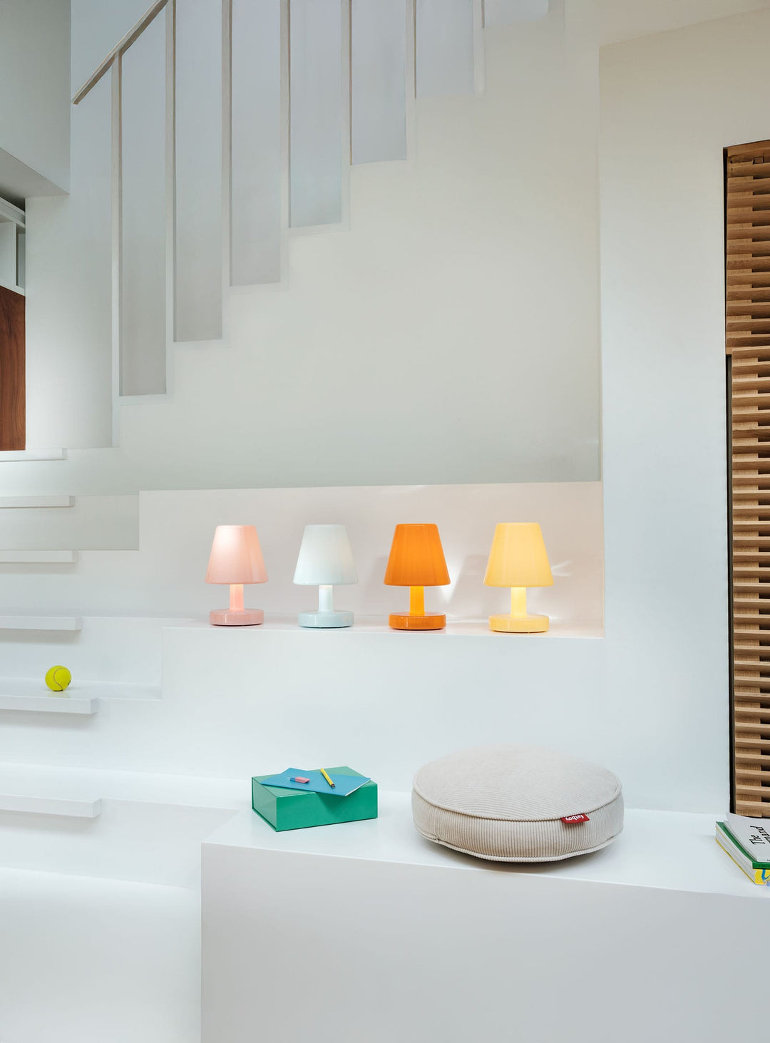 Lampe design sans fil Fatboy Edison the Ambiance : lumière LED chaude et silhouette élégante.