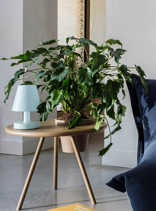 Lampe de table rechargeable Fatboy Edison the Ambiance : lumière homogène et design décoratif. bleu