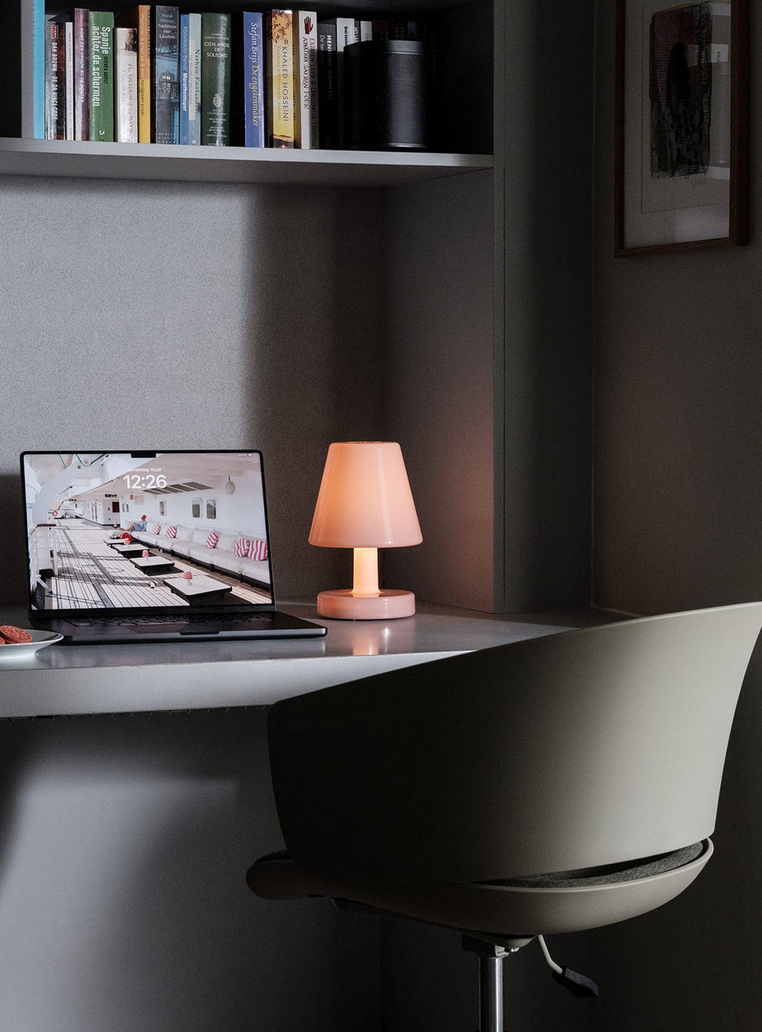 Lampe de table design Fatboy Edison the Ambiance : éclairage LED chaud et finitions soignées. rose