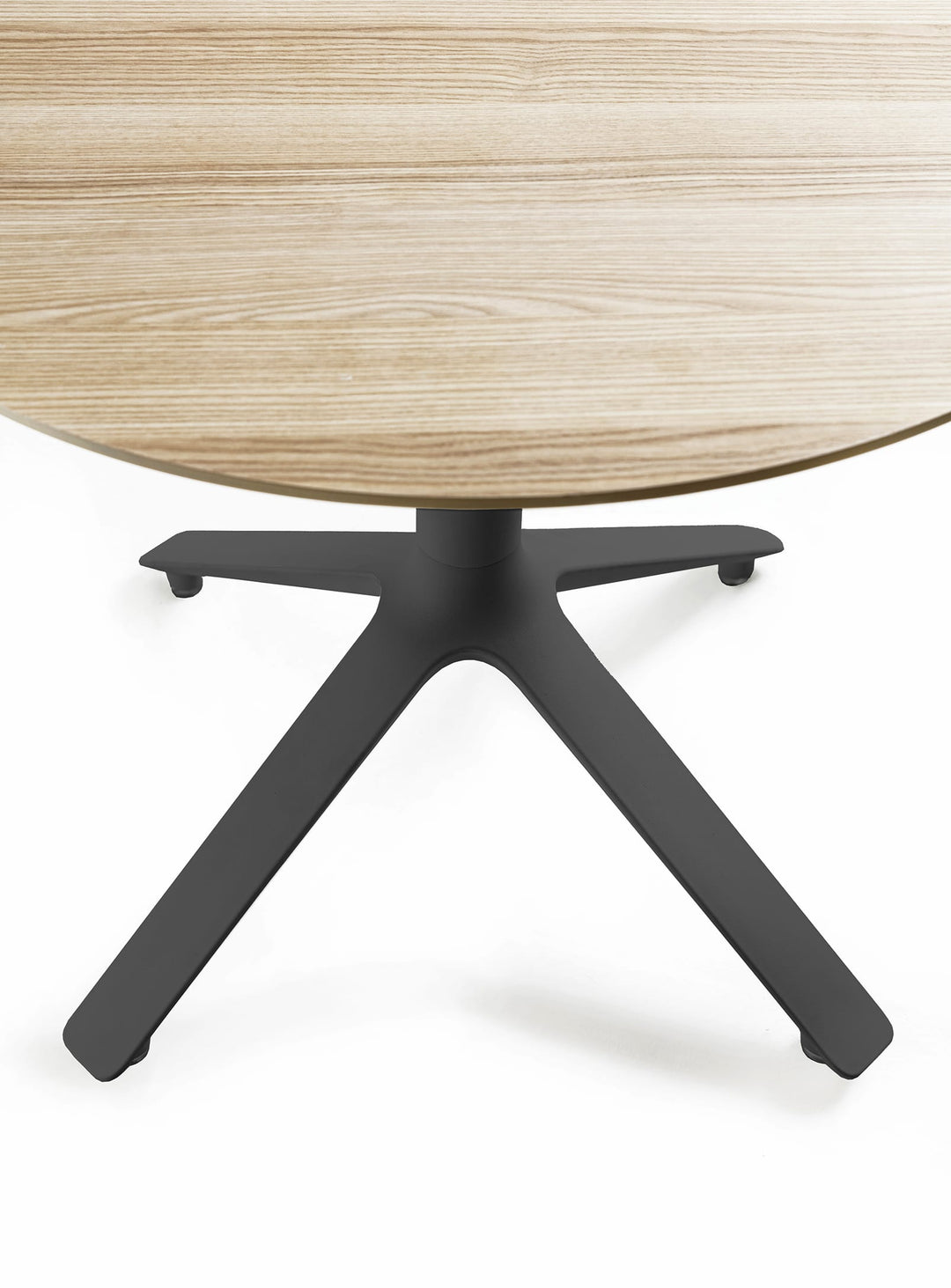 Table bistrot EEX TOOU Design, un mobilier contemporain avec plateau en bois raffiné. naturel