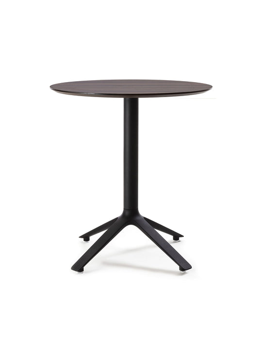 La table bistrot EEX TOOU Design apporte chaleur et élégance grâce à son plateau en bois. noyer
