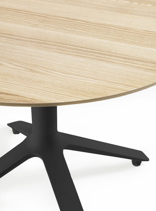 Table d'appoint ronde EEX TOOU Design, un mobilier contemporain pour le salon, la terrasse ou le bureau. naturel