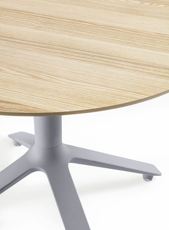 Table d'appoint ronde EEX TOOU Design, une création intemporelle qui conjugue style et praticité. naturel