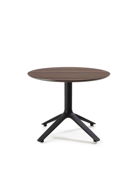Table d'appoint ronde EEX TOOU Design, un meuble design en bois aux formes intemporelles. noyer