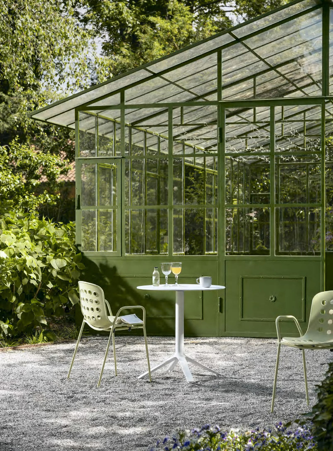 Table bistrot ronde 2 places EEX TOOU Design, un design épuré pour l'intérieur et l'extérieur. blanc