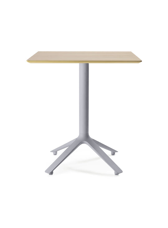 Découvrez la table bistrot EEX TOOU Design, un design épuré aux finitions soignées. naturel