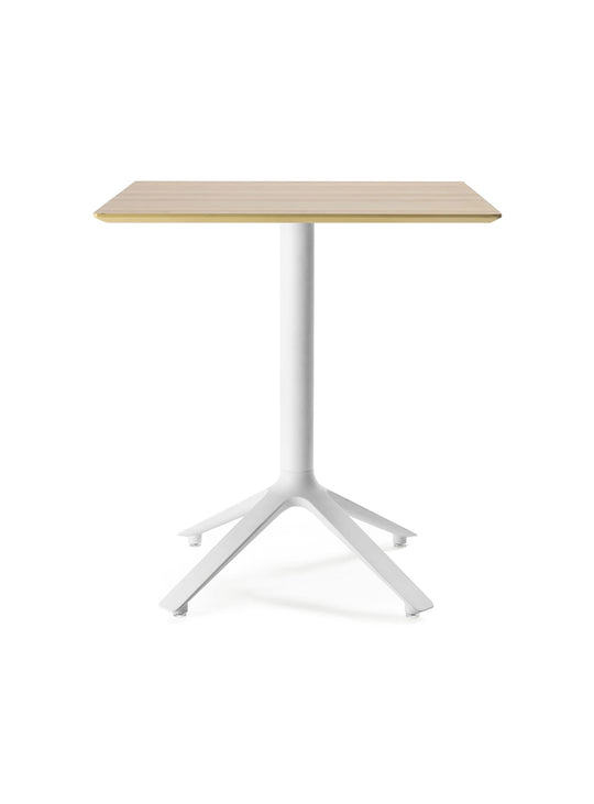 Table bistrot EEX TOOU Design, un modèle avec plateau en bois pour l'intérieur et l'extérieur. naturel