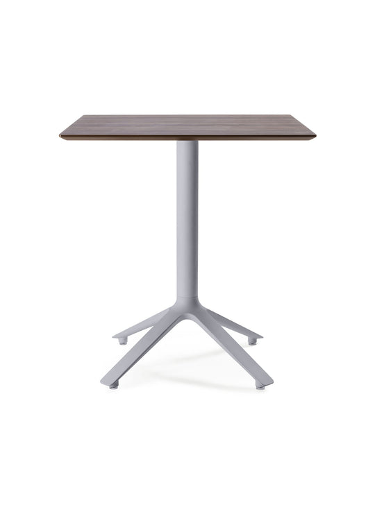Table bistrot EEX TOOU Design, une table contemporaine avec plateau en bois naturel. noyer