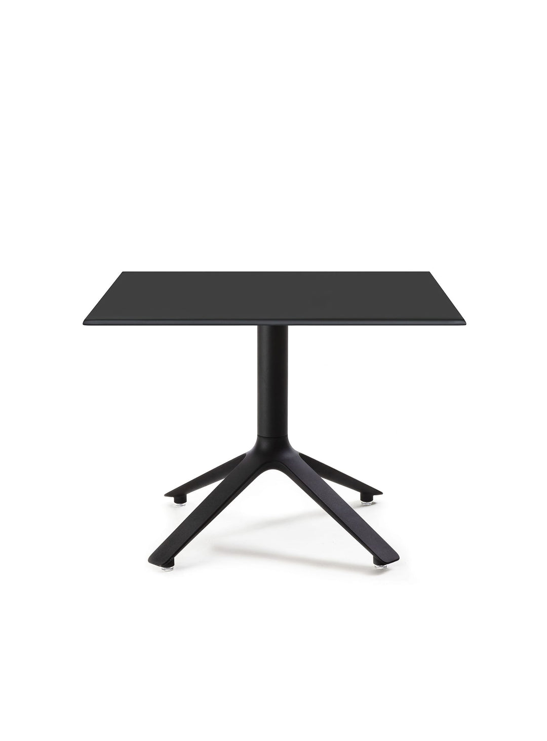 La table d'appoint Eex TOOU Design allie élégance, simplicité et fonctionnalité. noir