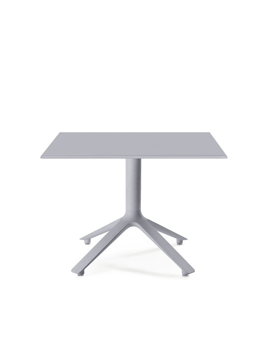 Table d'appoint Eex TOOU Design, un mobilier design aux formes douces et contemporaines. gris clair