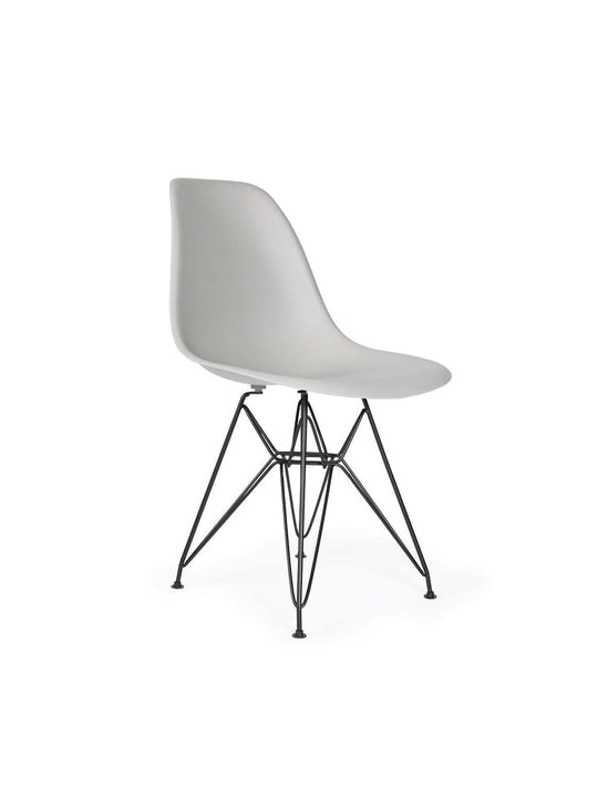 Élégance assurée avec la chaise Eiffel DSR Nüspace signée Nüspace. gris pale