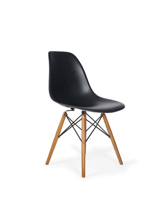 La chaise Eiffel DSW Nüspace, une icône du mobilier contemporain. noir