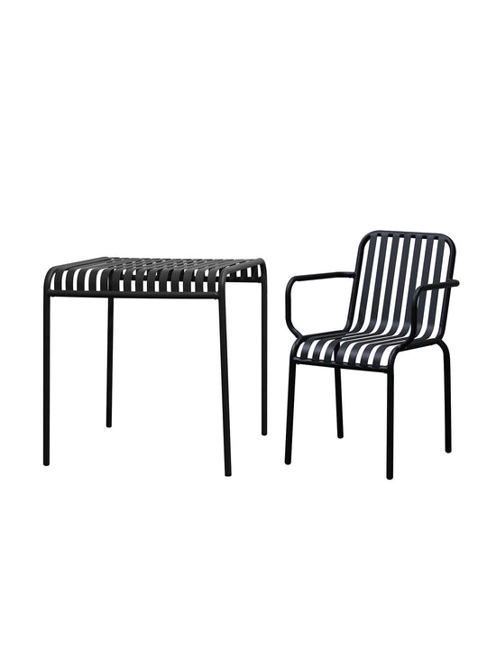 Chaise Enid noire : acier thermolaqué, look graphique et pratique. noir