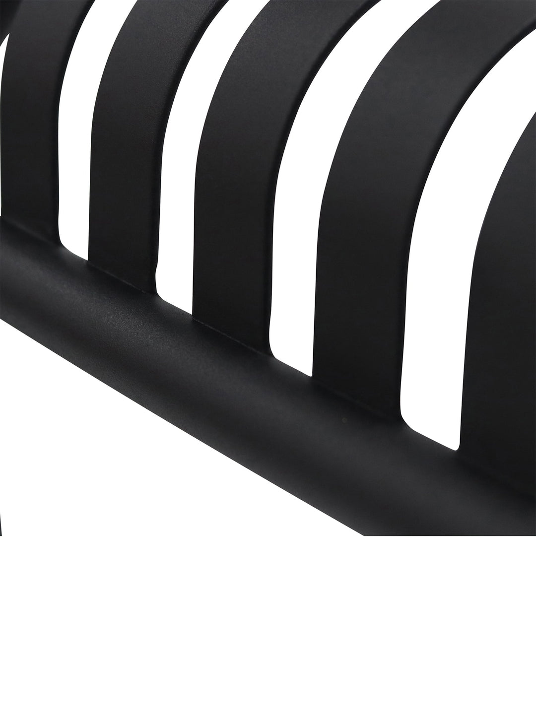 Table d'appoint Enid en acier : parfaite comme support ou repose-pied. noir