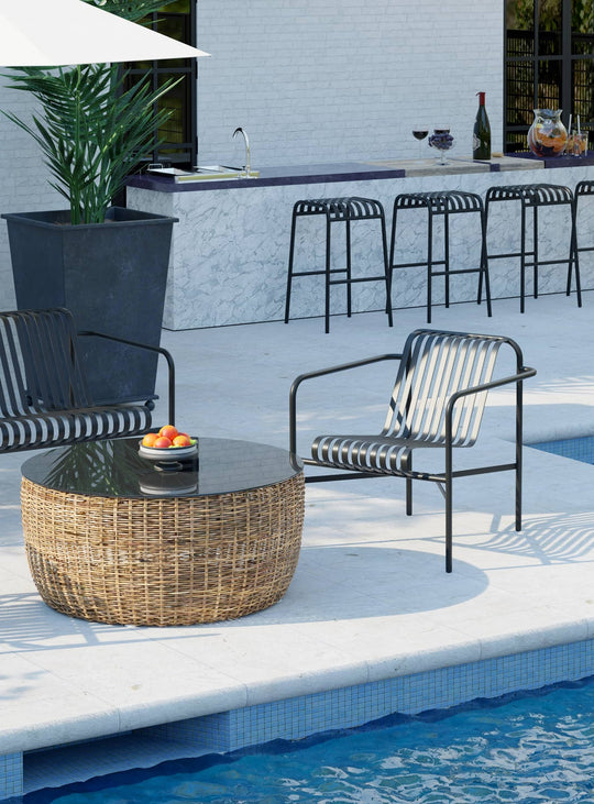 Chaise lounge Enid : design à lattes moderne et durable. noir