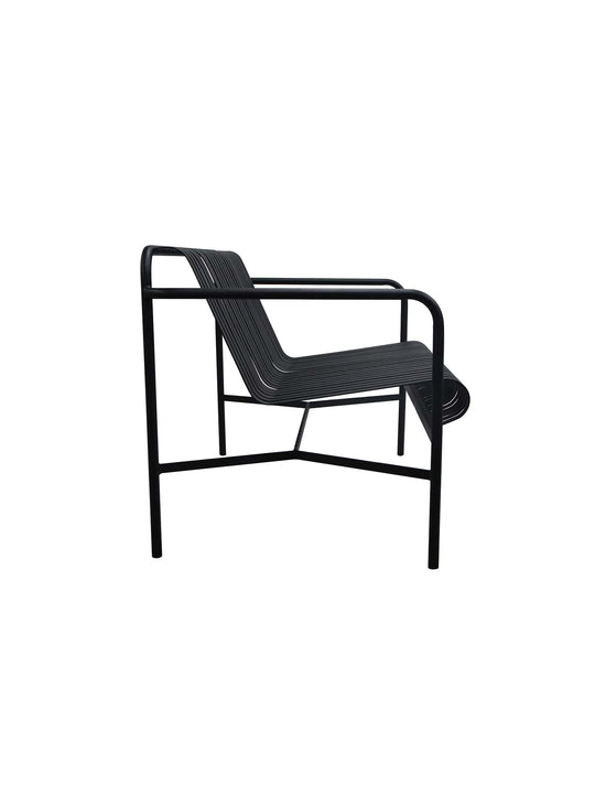 Sofa 2 places Enid : style graphique, confort et résistance aux intempéries.