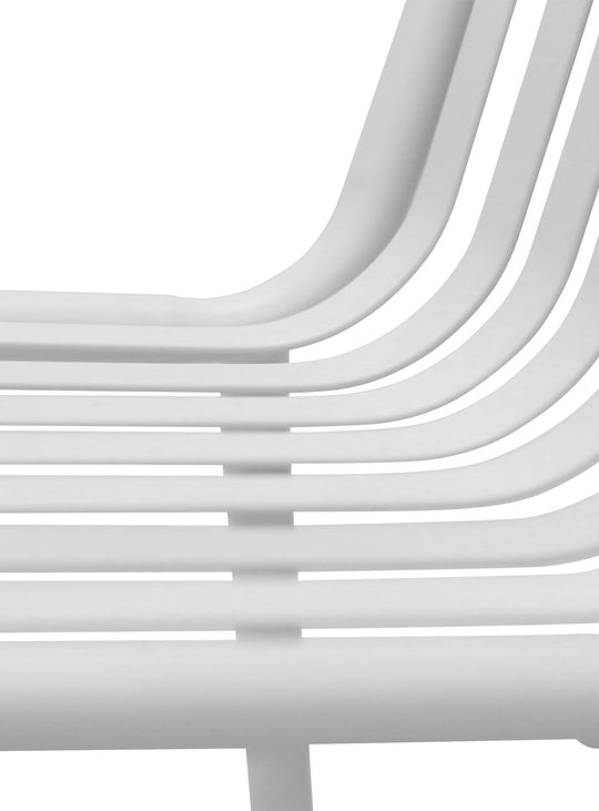 Chaise d’extérieur noire Enid idéale pour jardin ou patio. blanc