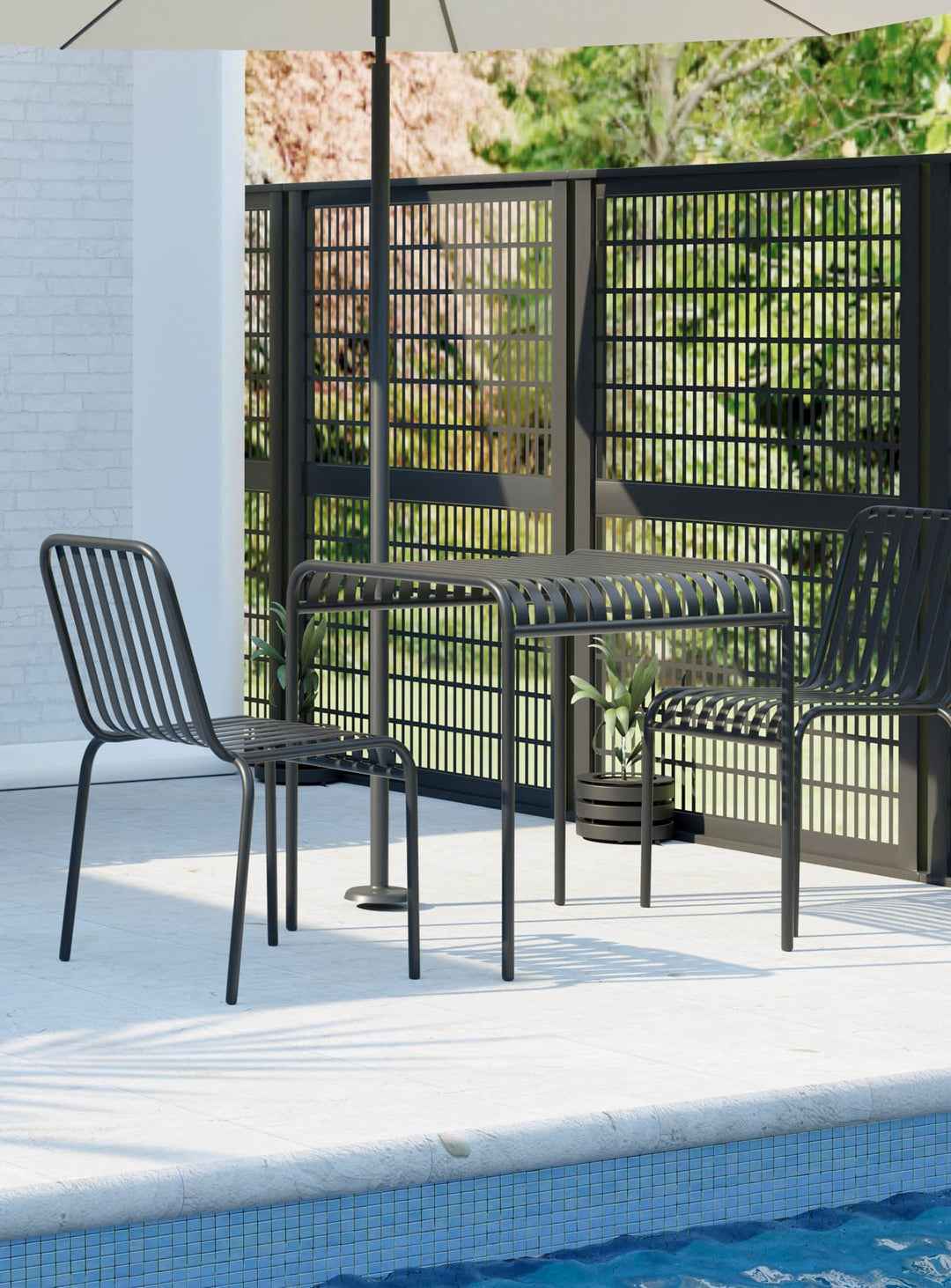 Chaise noire Enid : design à lattes, robuste et empilable. noir