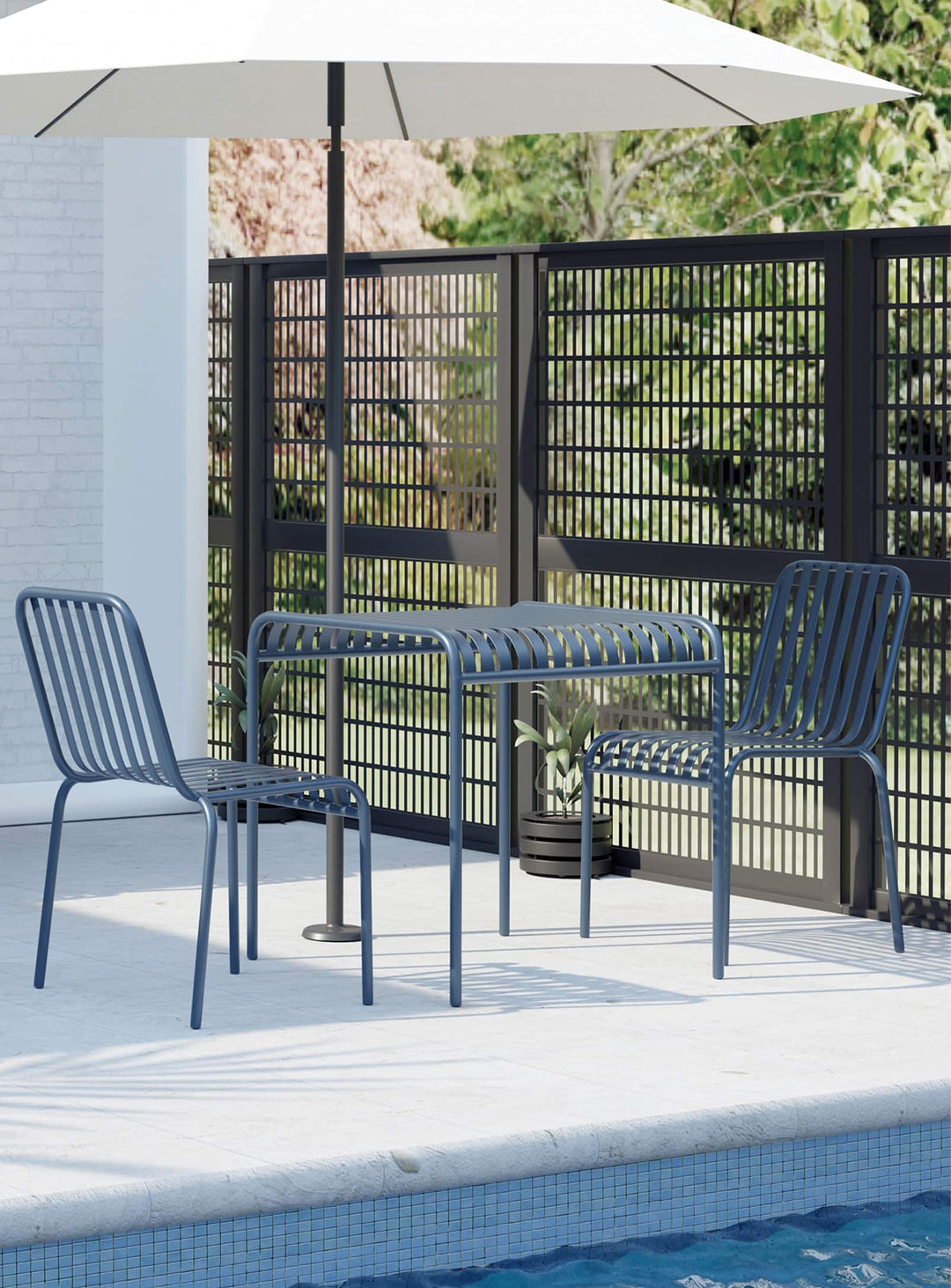 Chaise d’extérieur Enid supporte jusqu’à 136 kg. bleu foncé